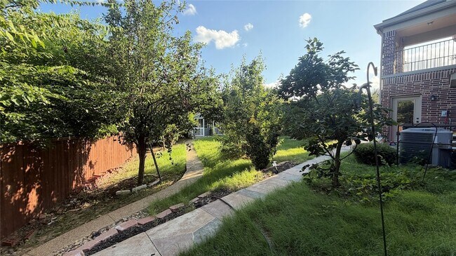 Building Photo - 6728 S Fork Dr