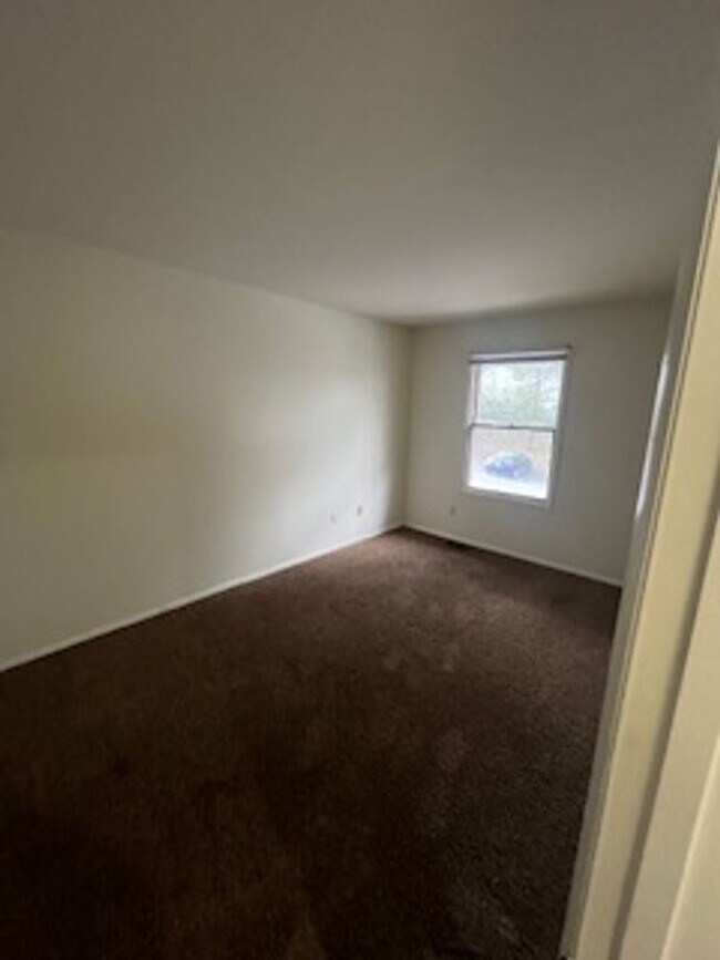 Building Photo - 3 bedroom, 2.5 bath townhome: Cedar Grove Townhomes. *6-MONTH LEASES ACCEPTED!*