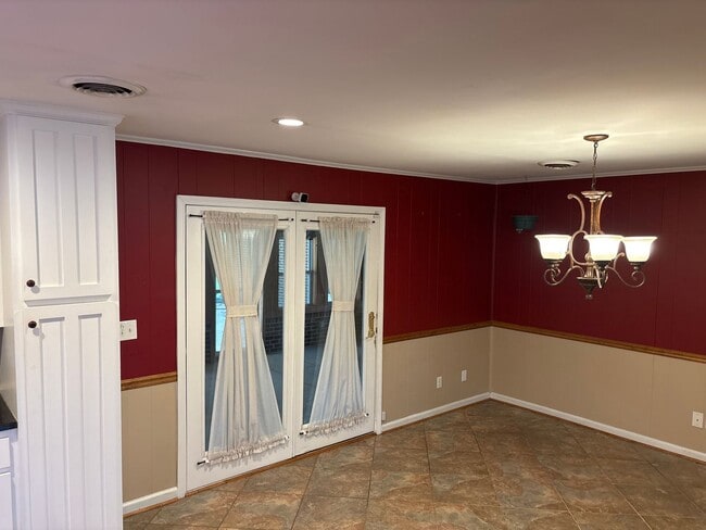 Building Photo - 718 Joryne Dr