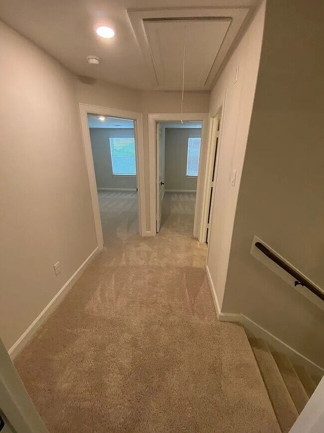 Building Photo - 2925 Floating Barque Dr