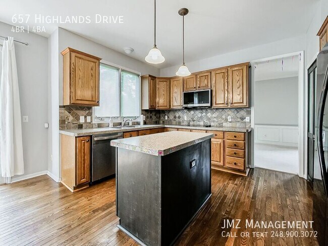 Building Photo - 657 Highlands Dr