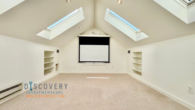 Building Photo - Panoramic Hill Estate with Sweeping Views