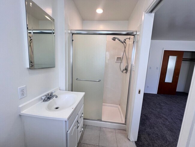 Building Photo - EBS T 37565