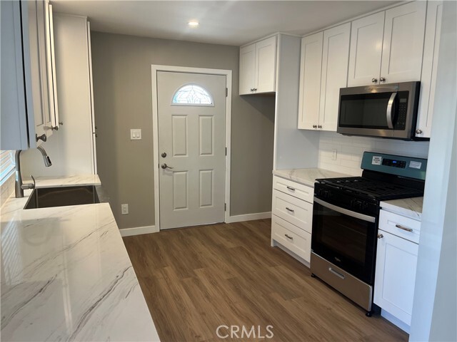 Building Photo - 9335 Chimney Rock Ln