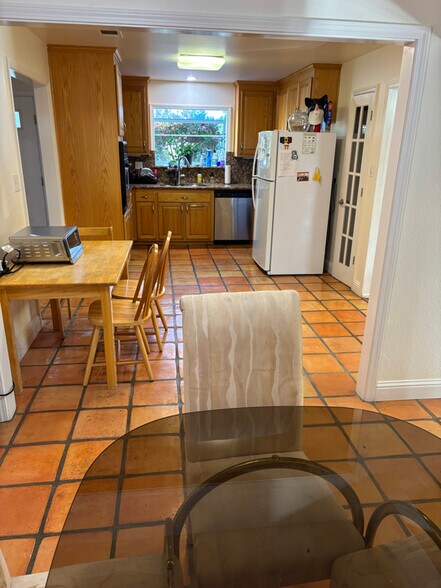 Building Photo - 520 Linford Pl