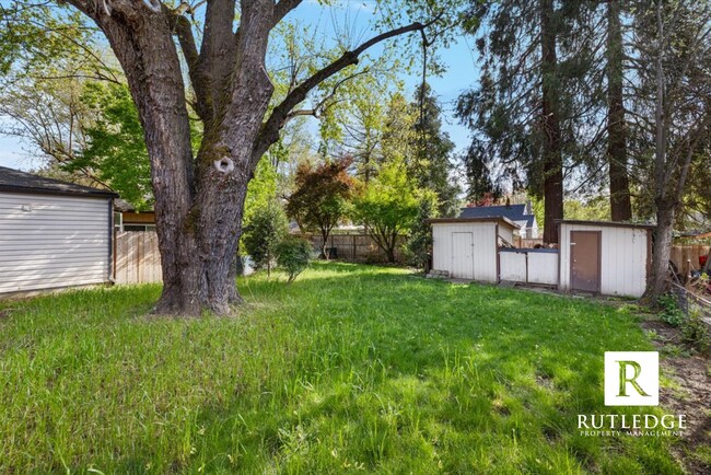 Building Photo - $500 OFF !!!   MOVE - IN SPECIAL!!!  2 Bed / 1 Bath Home with Large Deck