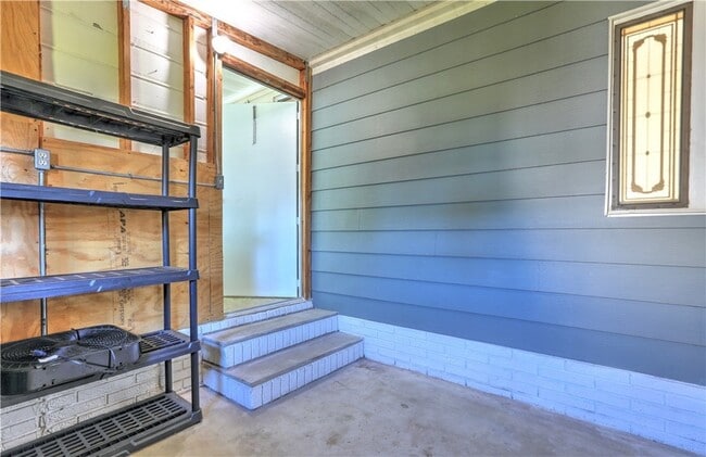 Building Photo - 561 Dolphin Cir