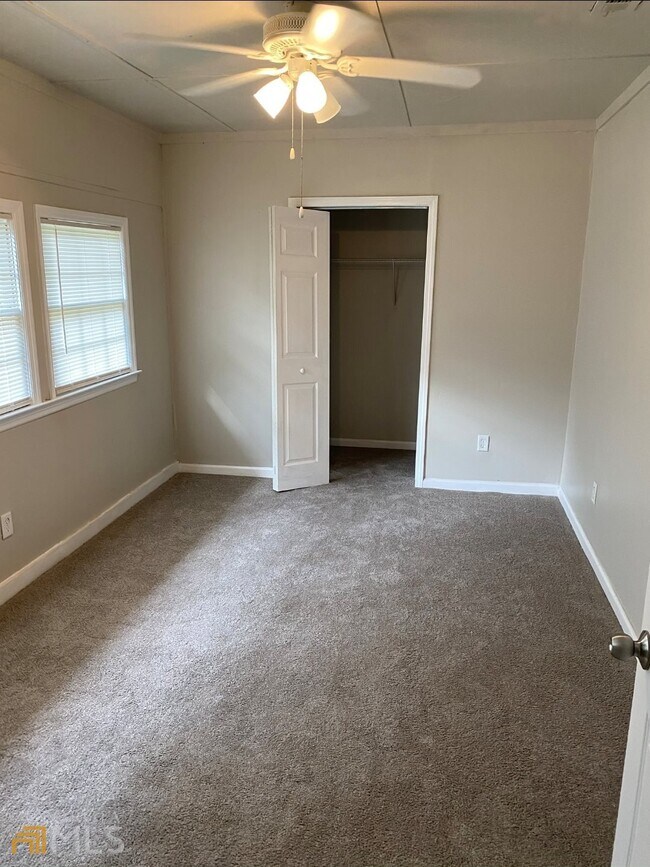 Building Photo - 2110 Country Walk Way SE