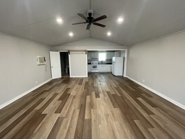 Building Photo - 15675 TX-36