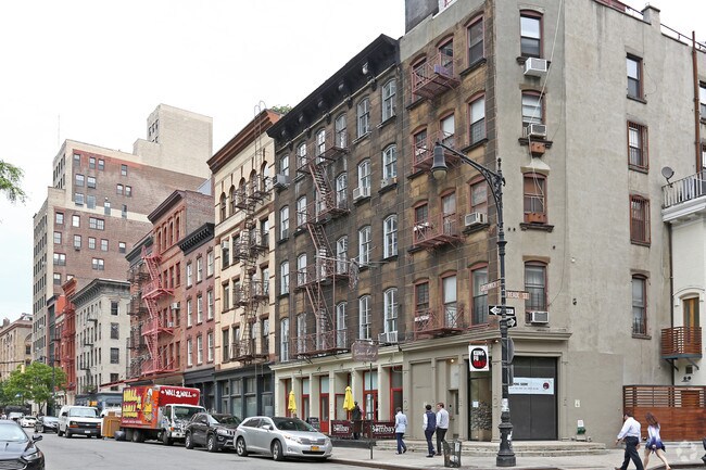 Building Photo - 317-319 Greenwich St
