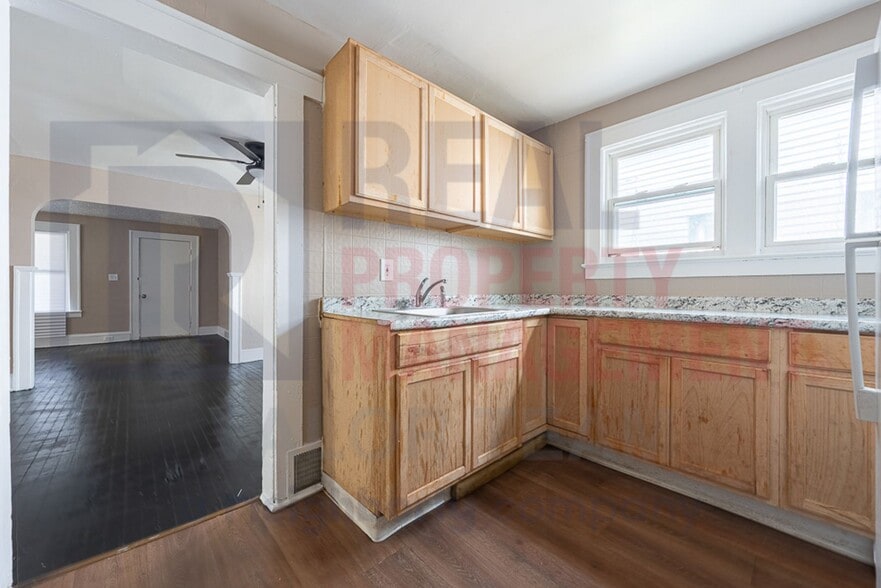 Building Photo - 15714 Huntmere Ave