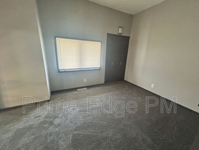 Building Photo - 1721 Ridgehaven Ct