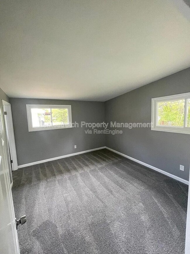 Building Photo - 430 Holiday Hl