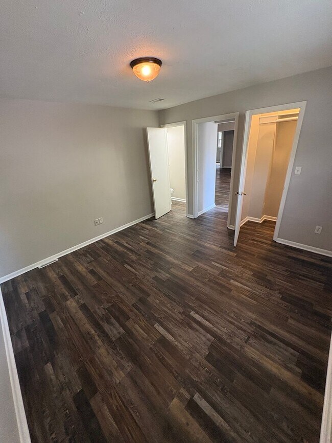 Building Photo - Newly Remodeled Westside 3 Bedroom Triplex  Near Lafayette Rd and Tibbs Avenue