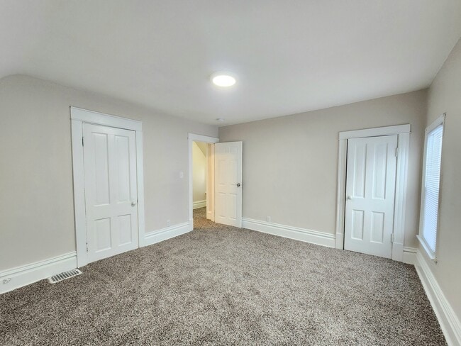 Building Photo - 1032 Lincoln St