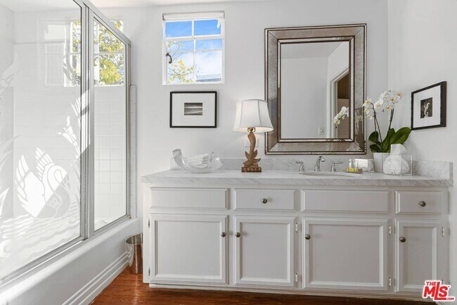 Building Photo - 9980 Durant Dr