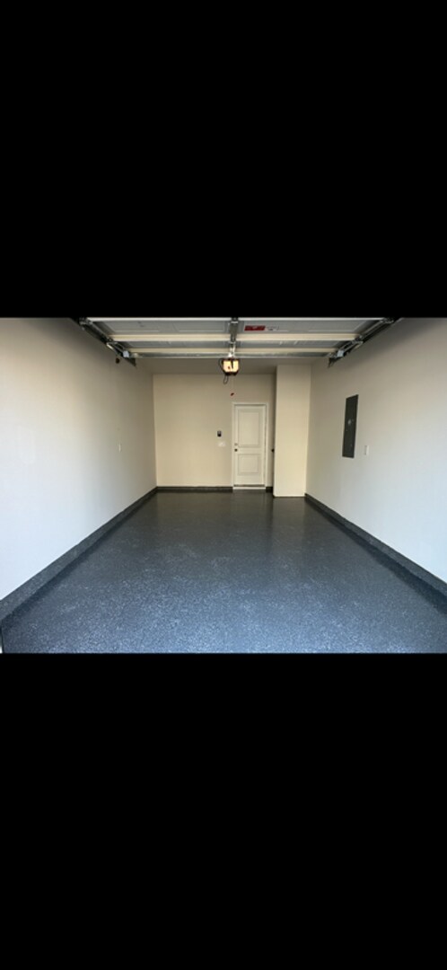 Building Photo - Hendersonville Townhouse