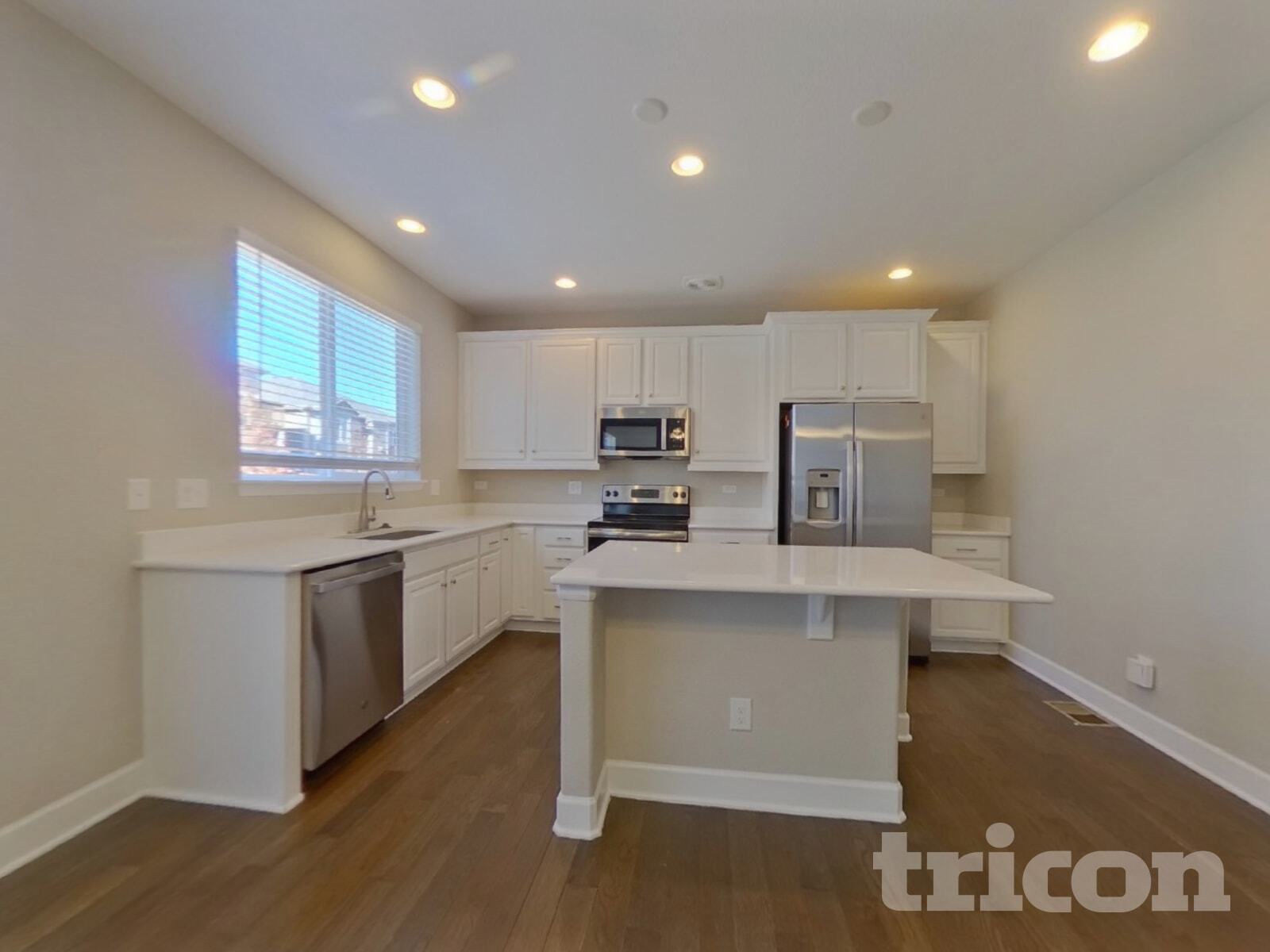 Building Photo - 7773 Oasis Dr