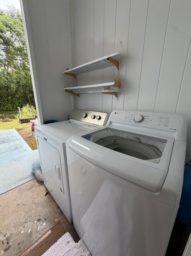 Building Photo - 3 BDRM/1 BATH with Ohana Unit