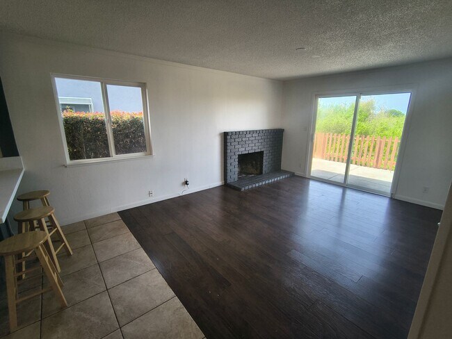 Building Photo - 3BED/2BATH Single Family Home Located in Desirable San Pablo, Ca. With Beautiful Ocean Front View!!