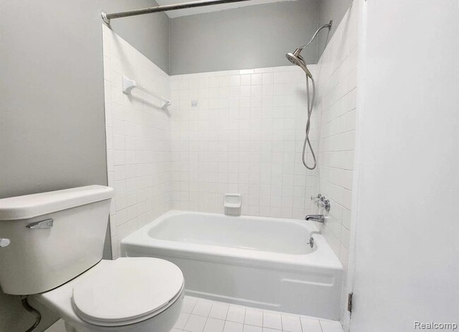 Building Photo - 2445 Torquay Ave