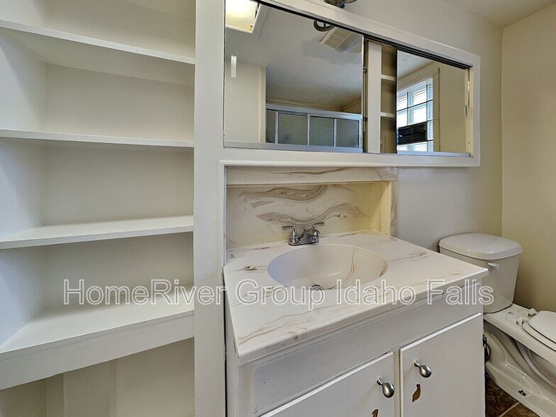 Building Photo - 420 8th St