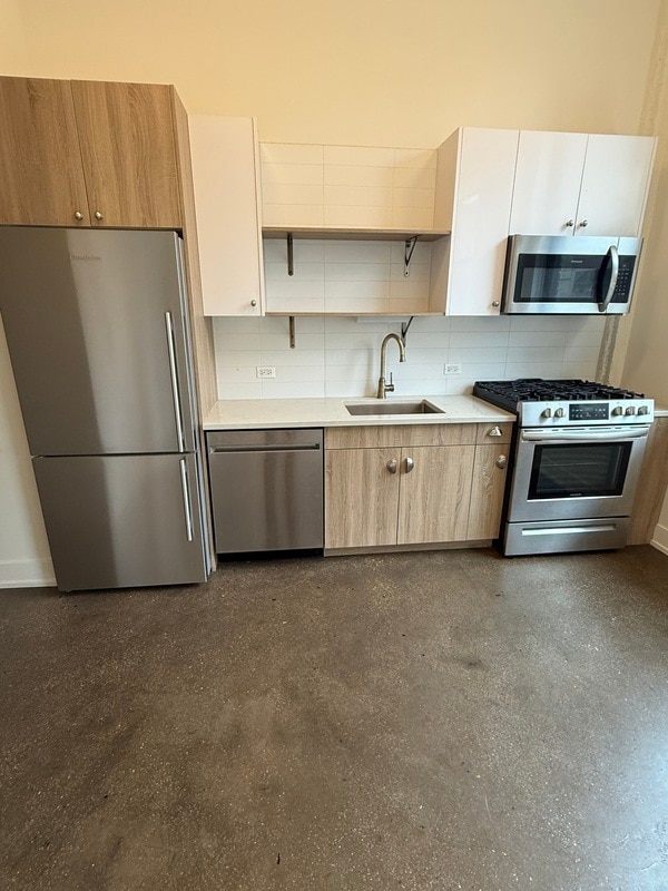 Building Photo - 28 E Adams St