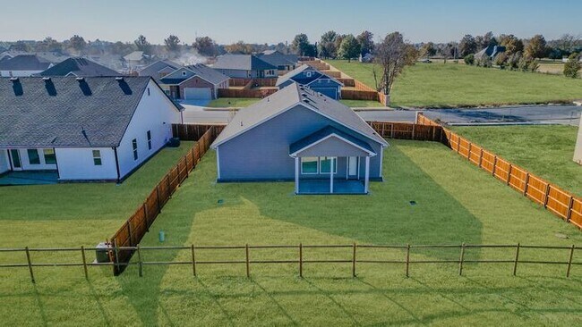 Building Photo - 4/2.5/2 Owasso Home! Lawn Care Included!