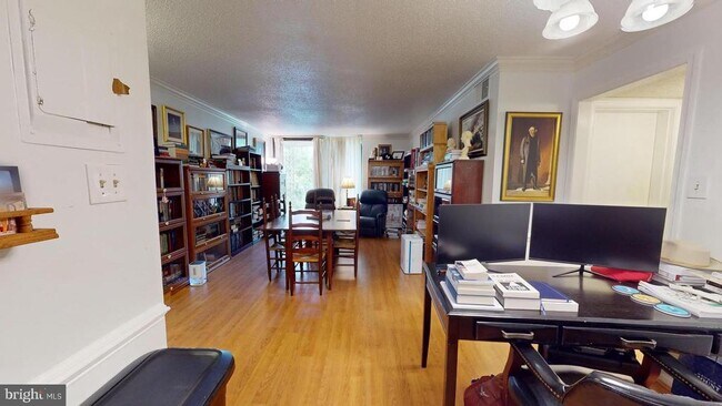 Building Photo - 3101 Patrick Henry Dr