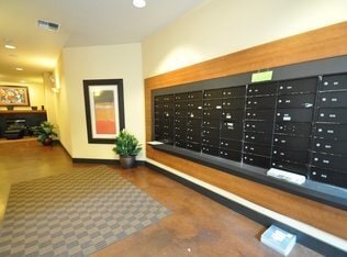 Building Photo - Great Studio Condo unit right between Capi...