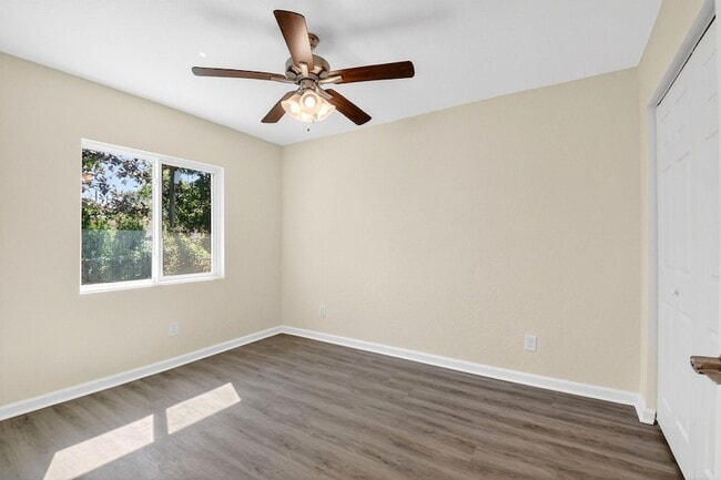 Building Photo - 857 W 3rd St