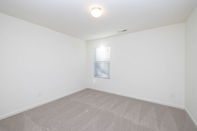 Building Photo - 104 Lorcan Ln