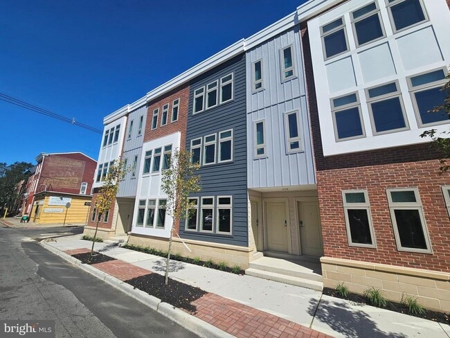 Building Photo - 200 Hamilton Ave