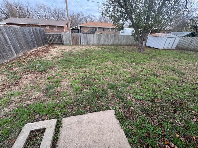 Building Photo - 1014 S Rosalie Ave