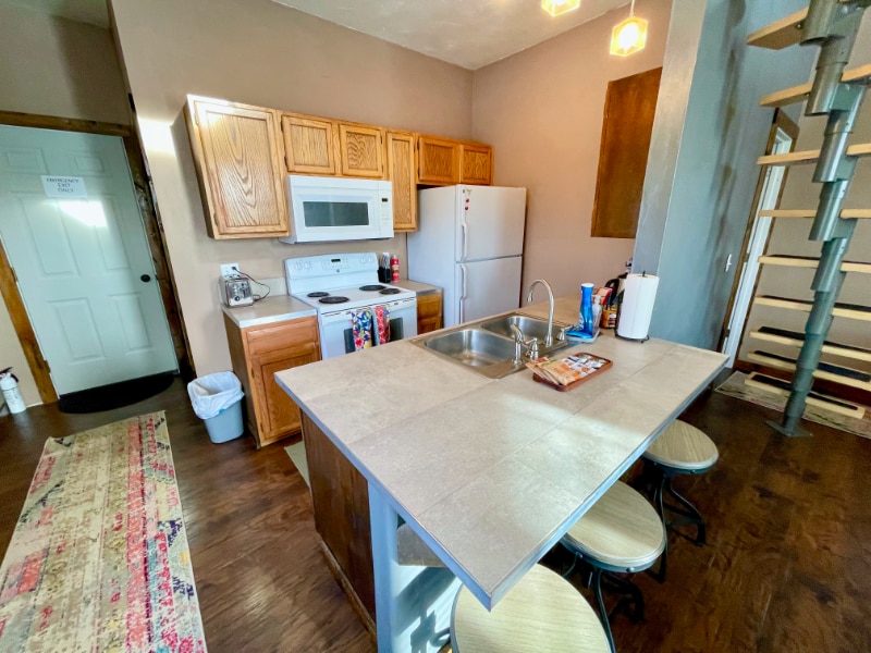 Building Photo - 411 W Quartz St