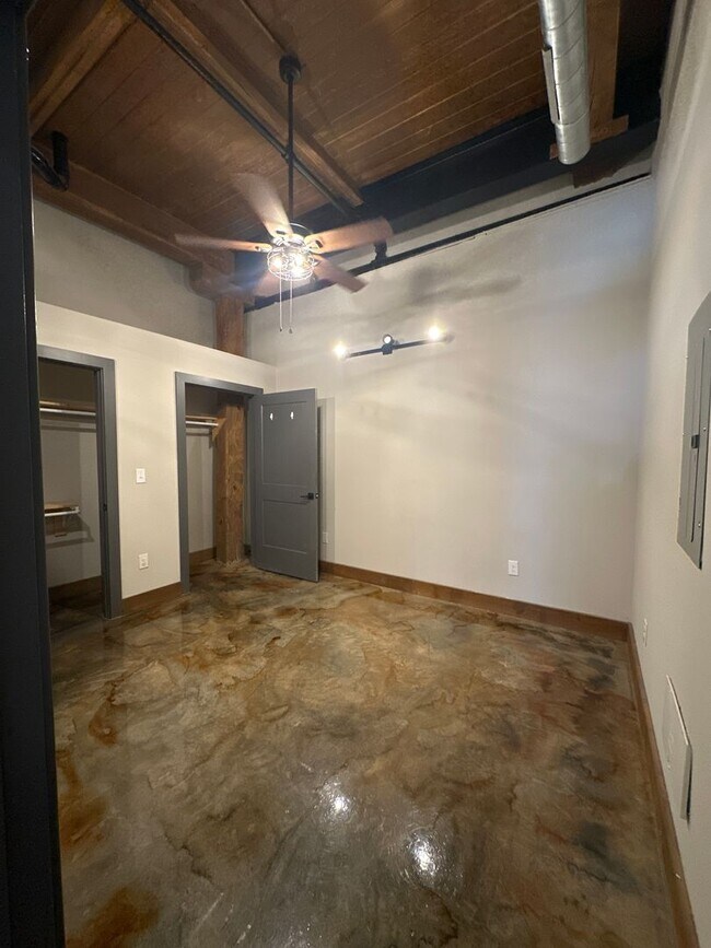 Building Photo - 1 Bedroom 1 Bathroom Apartment in Red Lion, PA