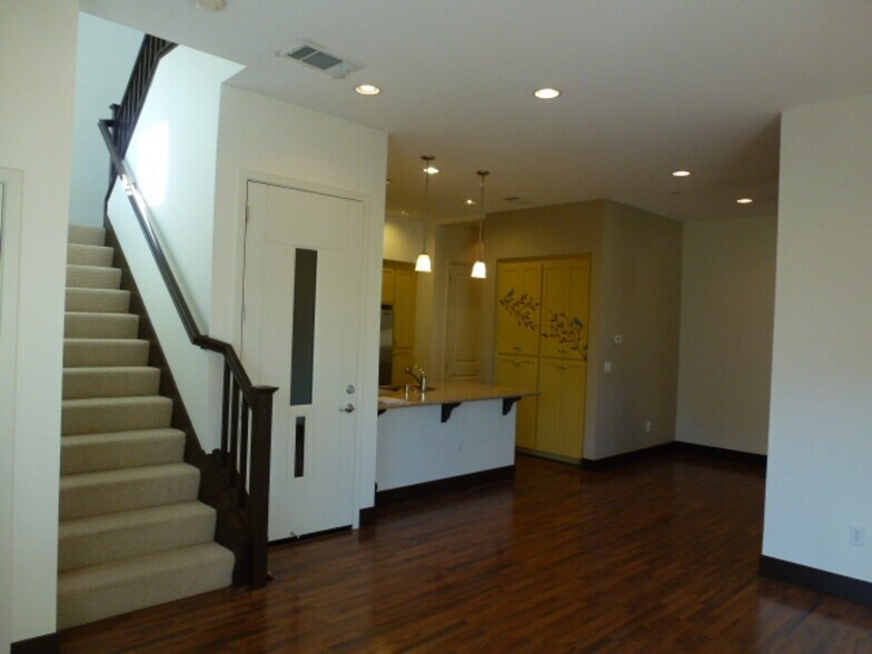 Building Photo - 1121 Tuolumne Lane