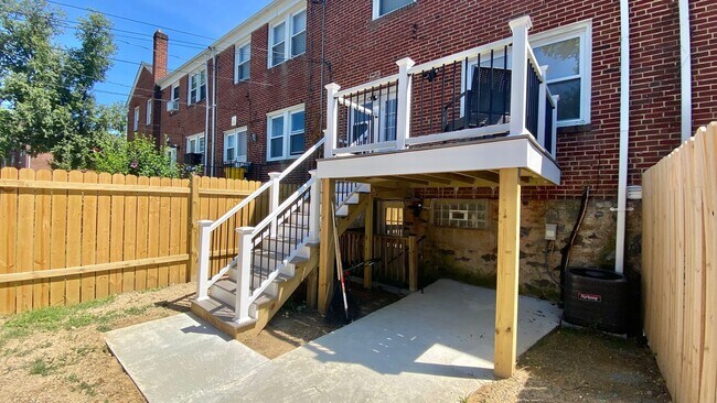 Building Photo - 1628 Kingsway Rd