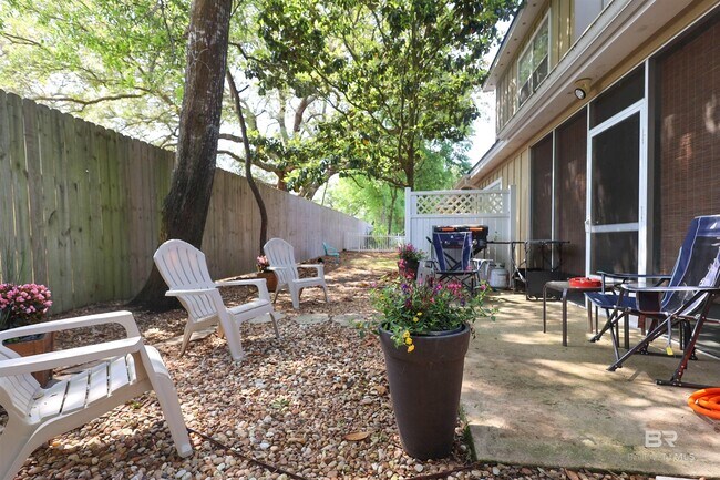 Building Photo - 430 W Fort Morgan Rd