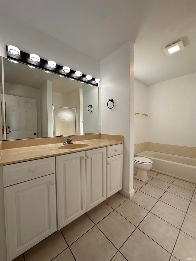 Building Photo - 8477 Countrywood Ct