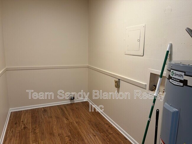Building Photo - 204 Brandywine Rd