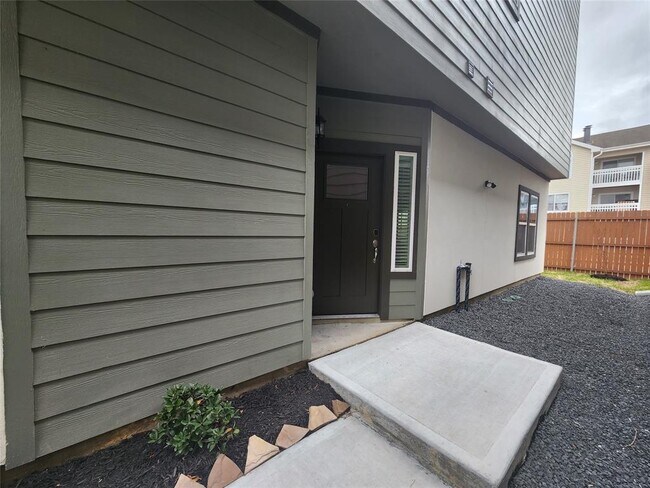 Building Photo - 18322 W Centro Cir