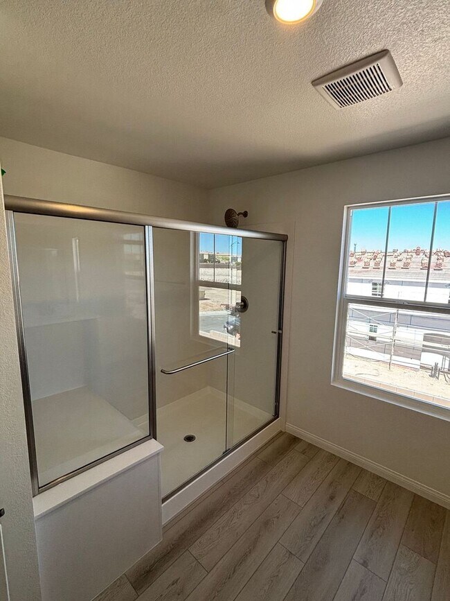 Building Photo - Modern Inspirada Living – 4 Bed Home with Loft & Downstairs Suite