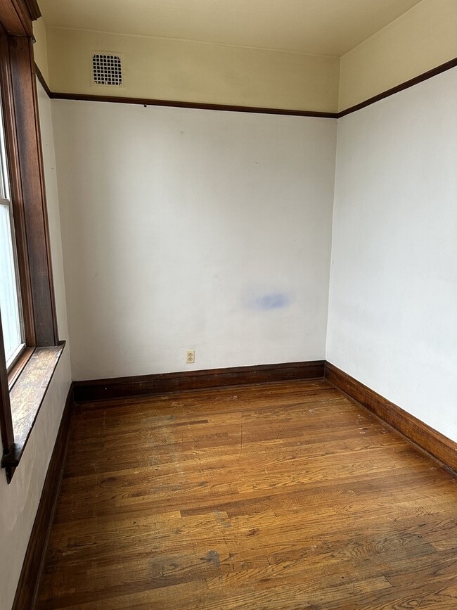 Building Photo - 2813 S Lawndale Ave