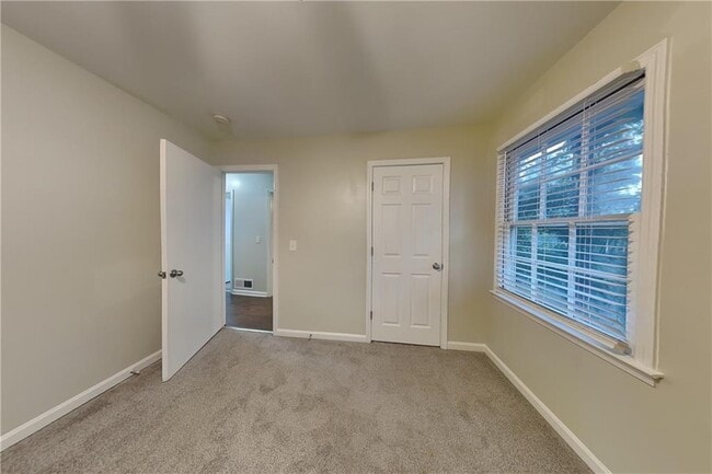 Building Photo - 1104 Canterbury Ln