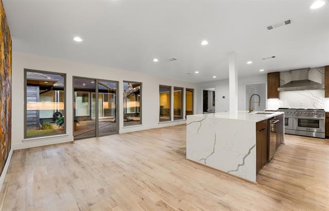 Building Photo - 9415 Hill View Dr