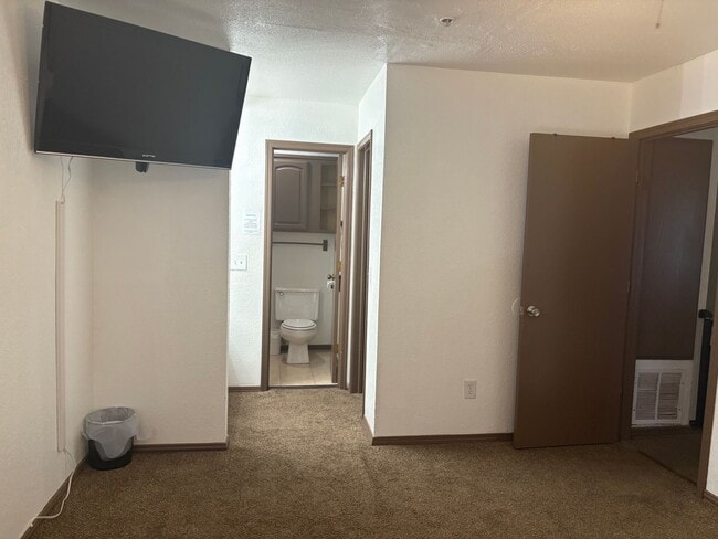 Building Photo - Modern Comfort in NE OKC – 3 Bed, 2.5 Bath...