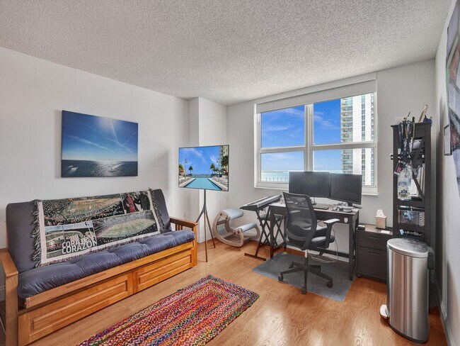 Building Photo - 1155 Brickell Bay Dr