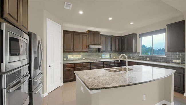 Building Photo - 6921 Barstow Ct