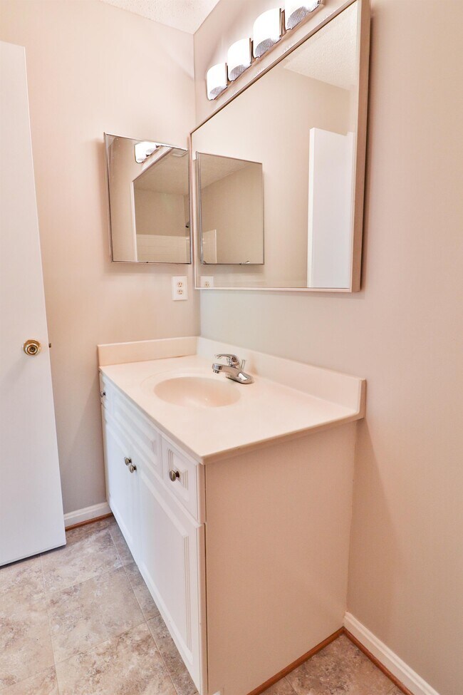 Building Photo - 12902 Churchill Ridge Cir